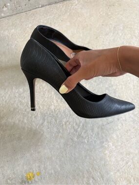 Call it Spring size 10 black pump heels